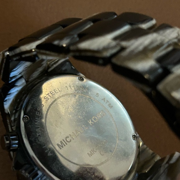 Michael Kors Madison watch. Black and beige band. - Picture 5 of 5